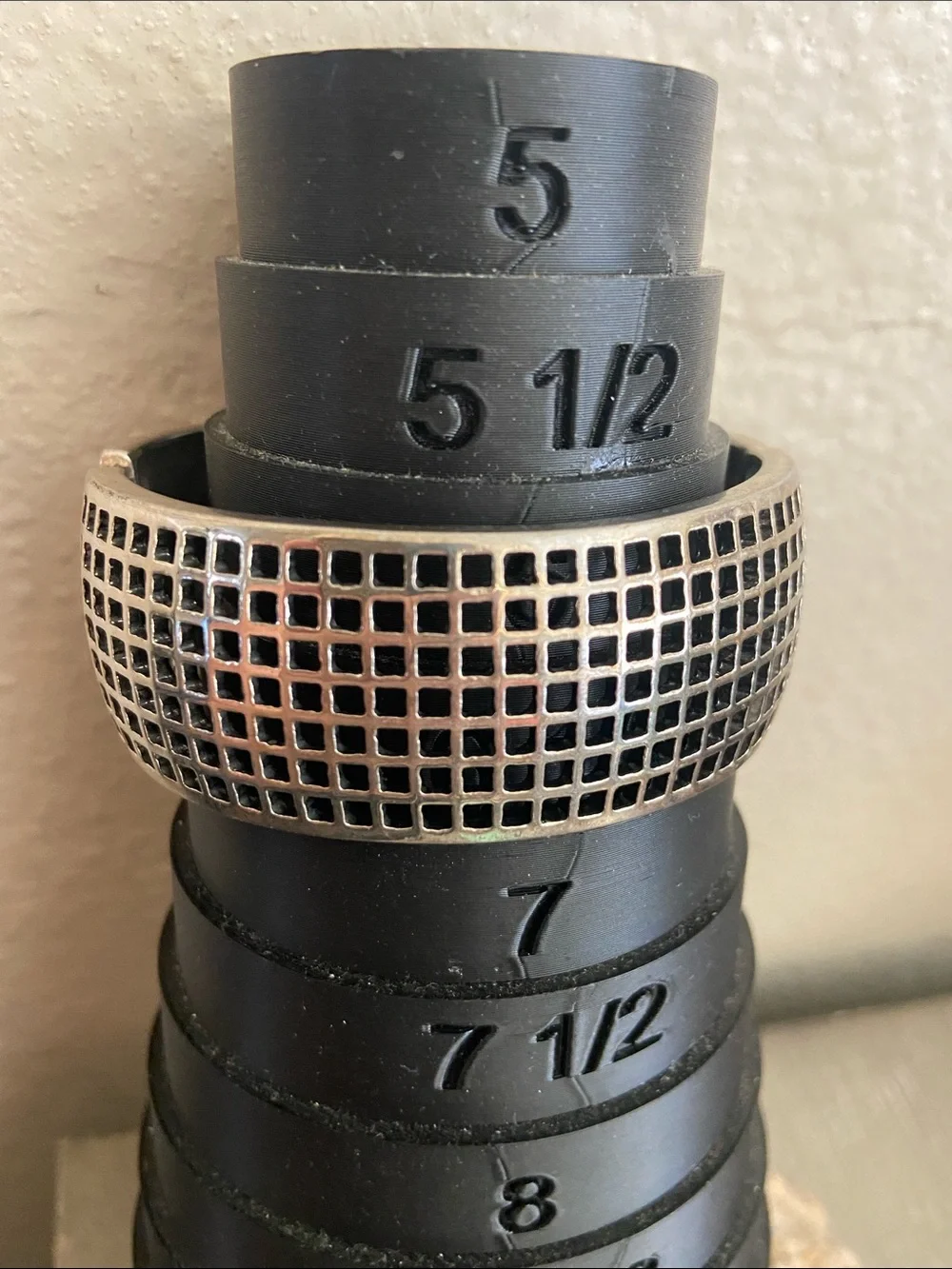 Vintage 90s Kenneth Cole Silver-Tone Grid Hinged Bangle Bracelet